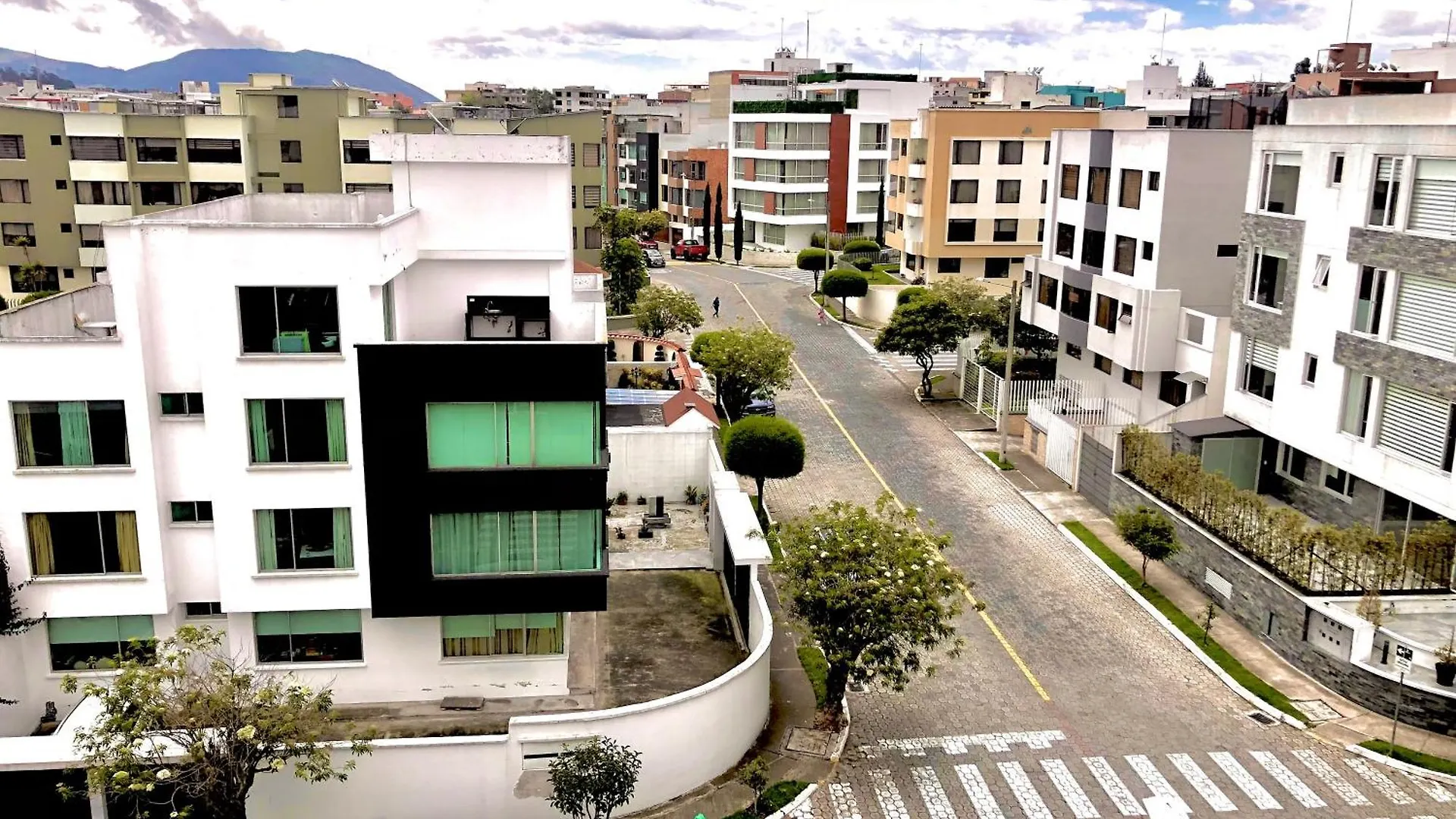 Departamento A 5 Minutos A Pie De Embajada De E.E.U.U Y H. Solca Apartamento Quito